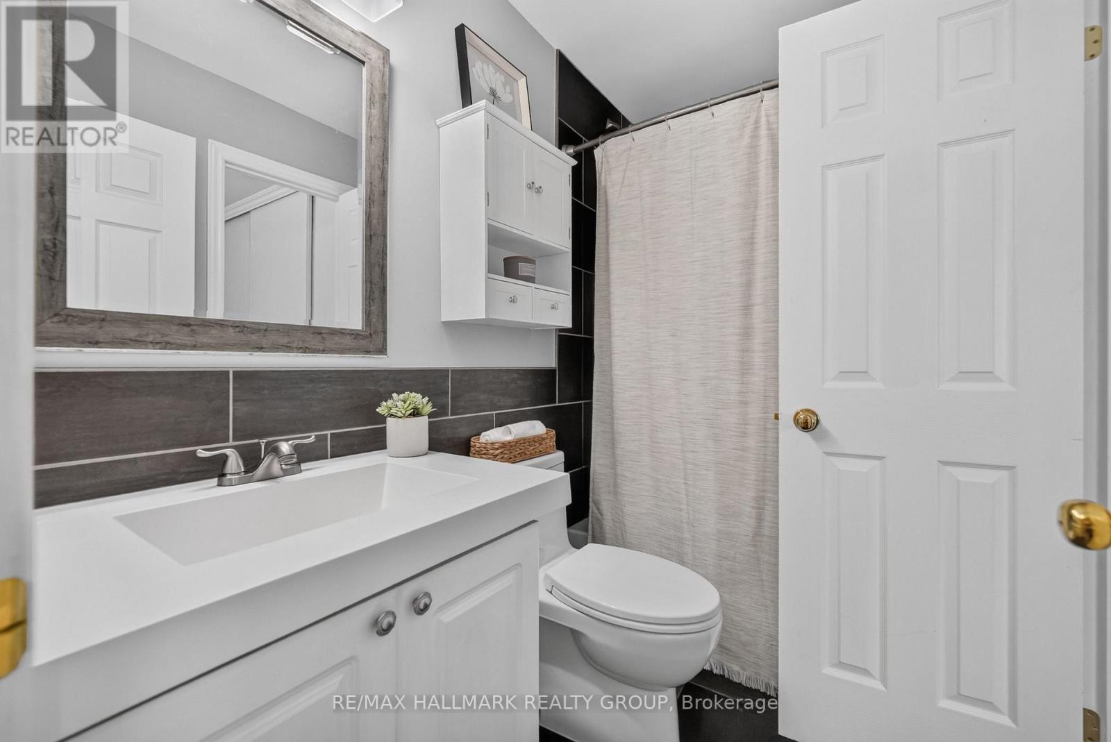 3 Bed, 2 Bath House for Sale in Ottawa – 433 LAWLER CRESCENT, Ottawa – MLS# X13543516 - Image 19