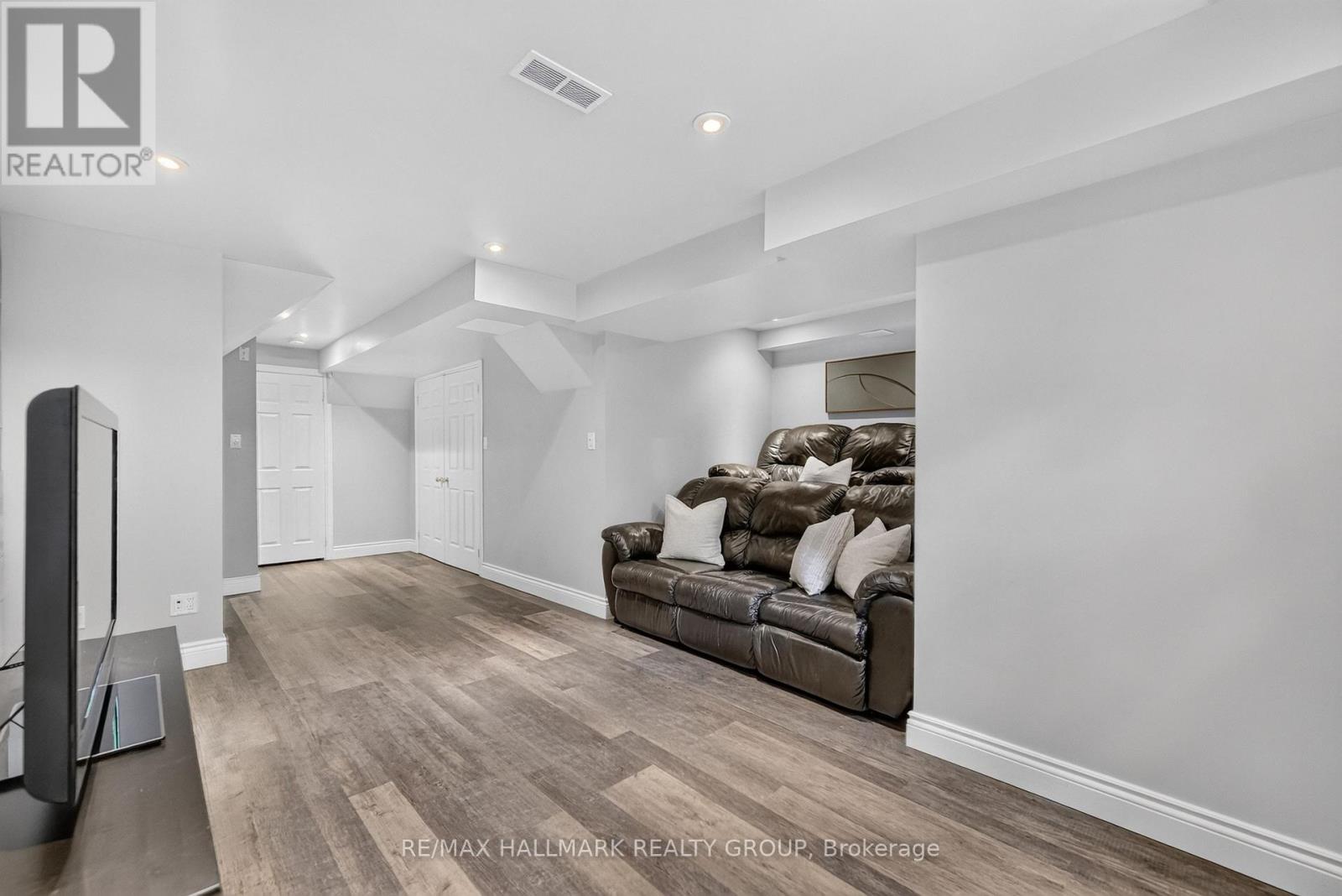 3 Bed, 2 Bath House for Sale in Ottawa – 433 LAWLER CRESCENT, Ottawa – MLS# X13543516 - Image 26