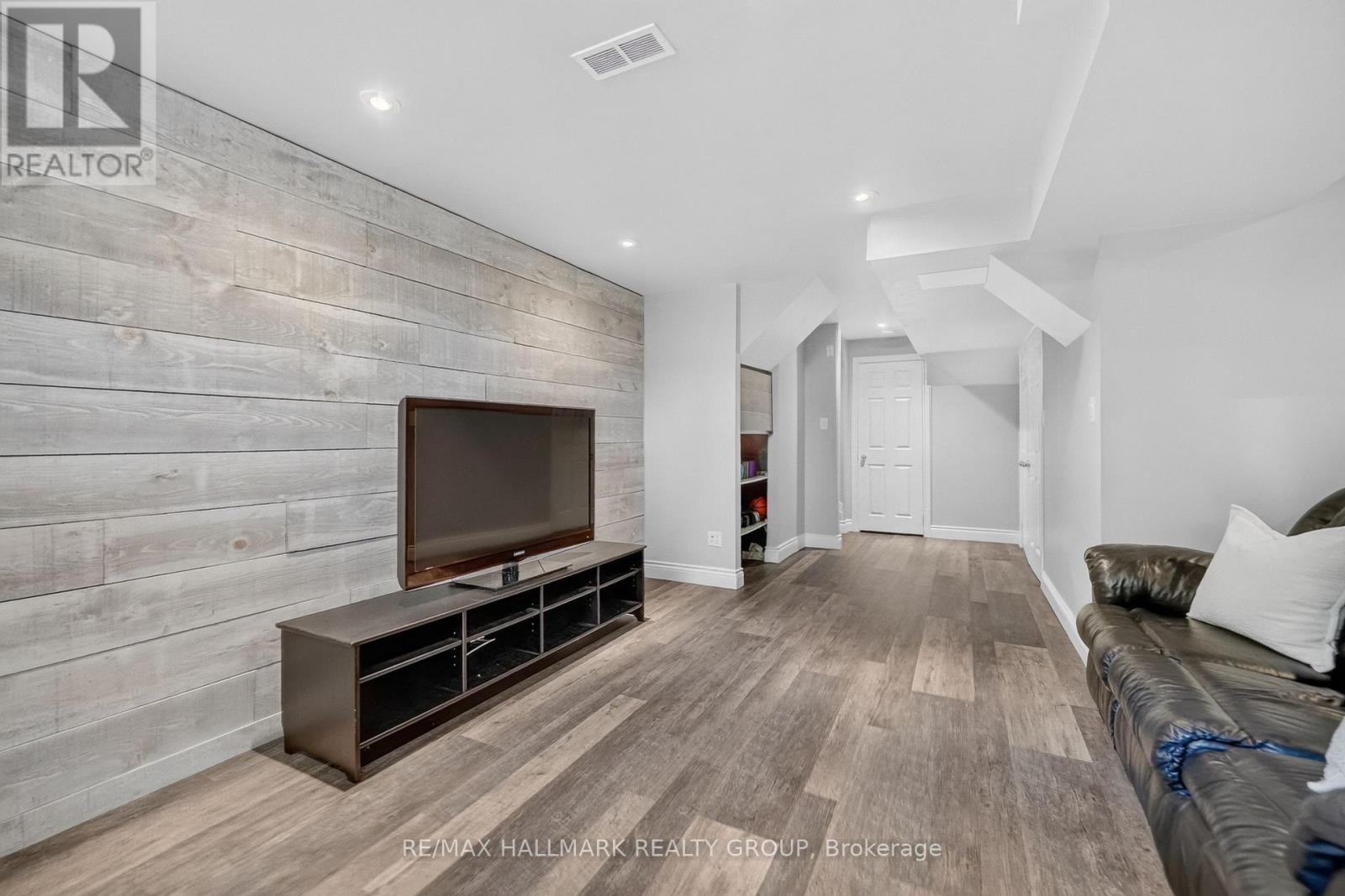 3 Bed, 2 Bath House for Sale in Ottawa – 433 LAWLER CRESCENT, Ottawa – MLS# X13543516 - Image 27