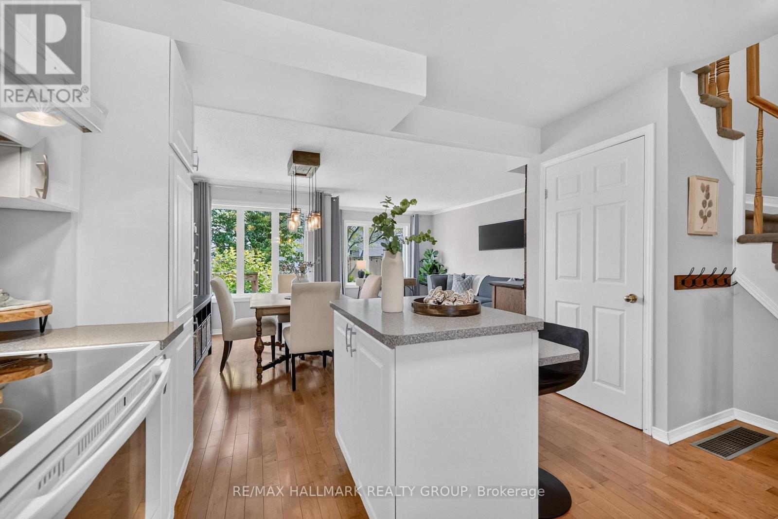 3 Bed, 2 Bath House for Sale in Ottawa – 433 LAWLER CRESCENT, Ottawa – MLS# X13543516 - Image 7