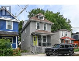 2 - 123 PAMILLA STREET W