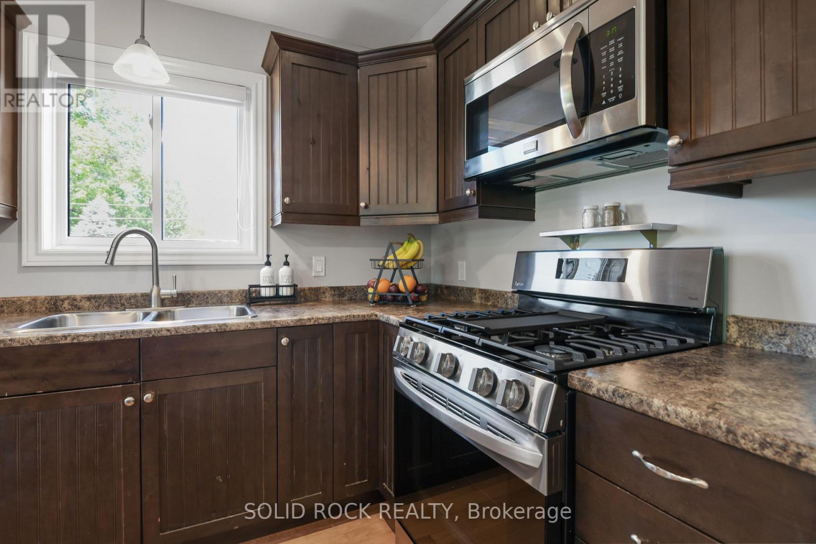 55 WOODWARD STREET - 6