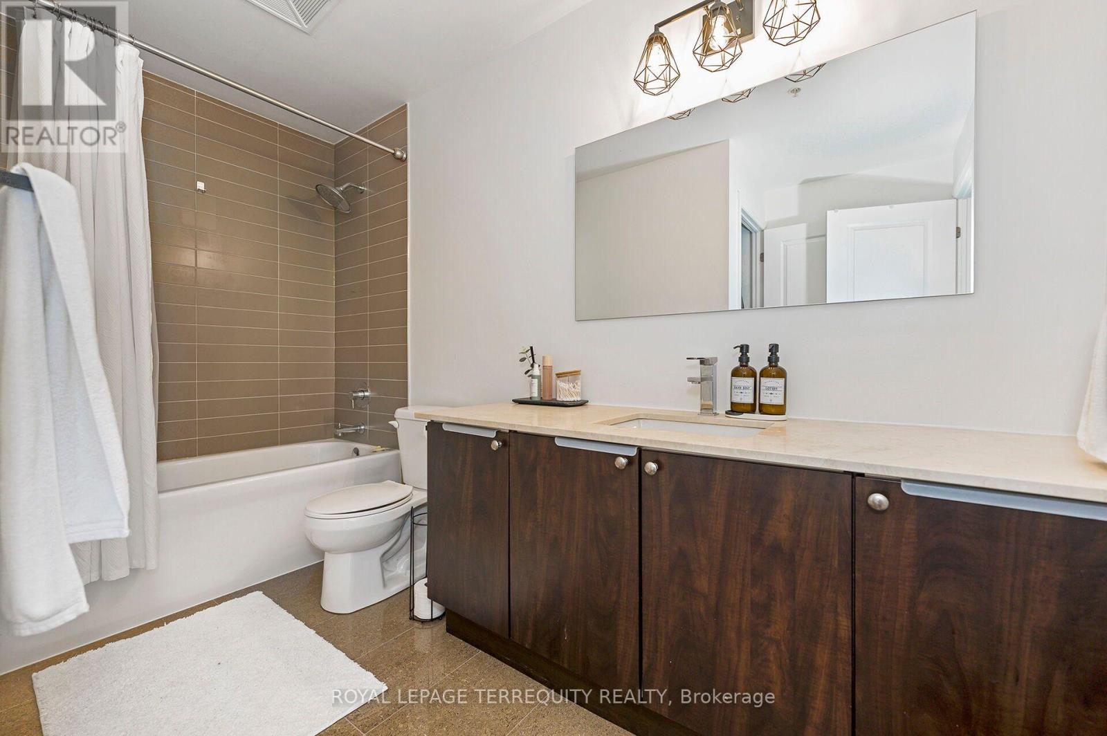 #709 12 WOODSTREAM BOULEVARD - 21
