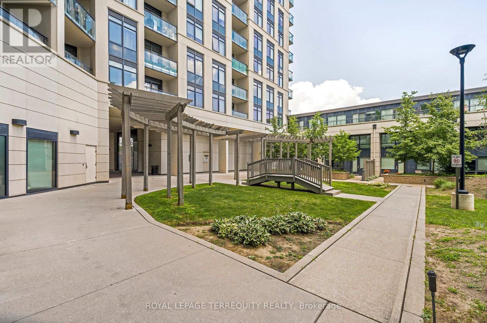 #709 12 WOODSTREAM BOULEVARD - 28