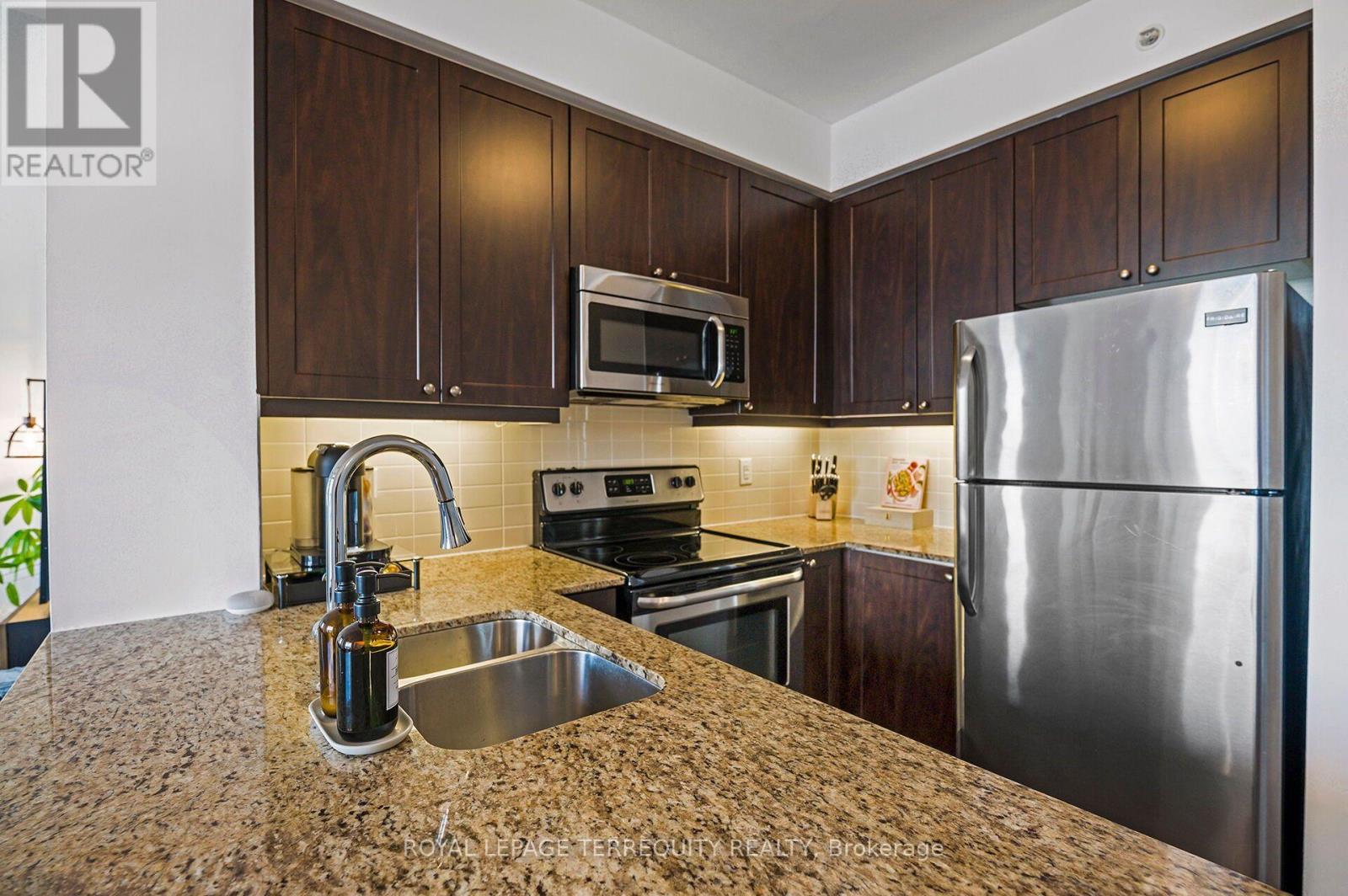 #709 12 WOODSTREAM BOULEVARD - 7