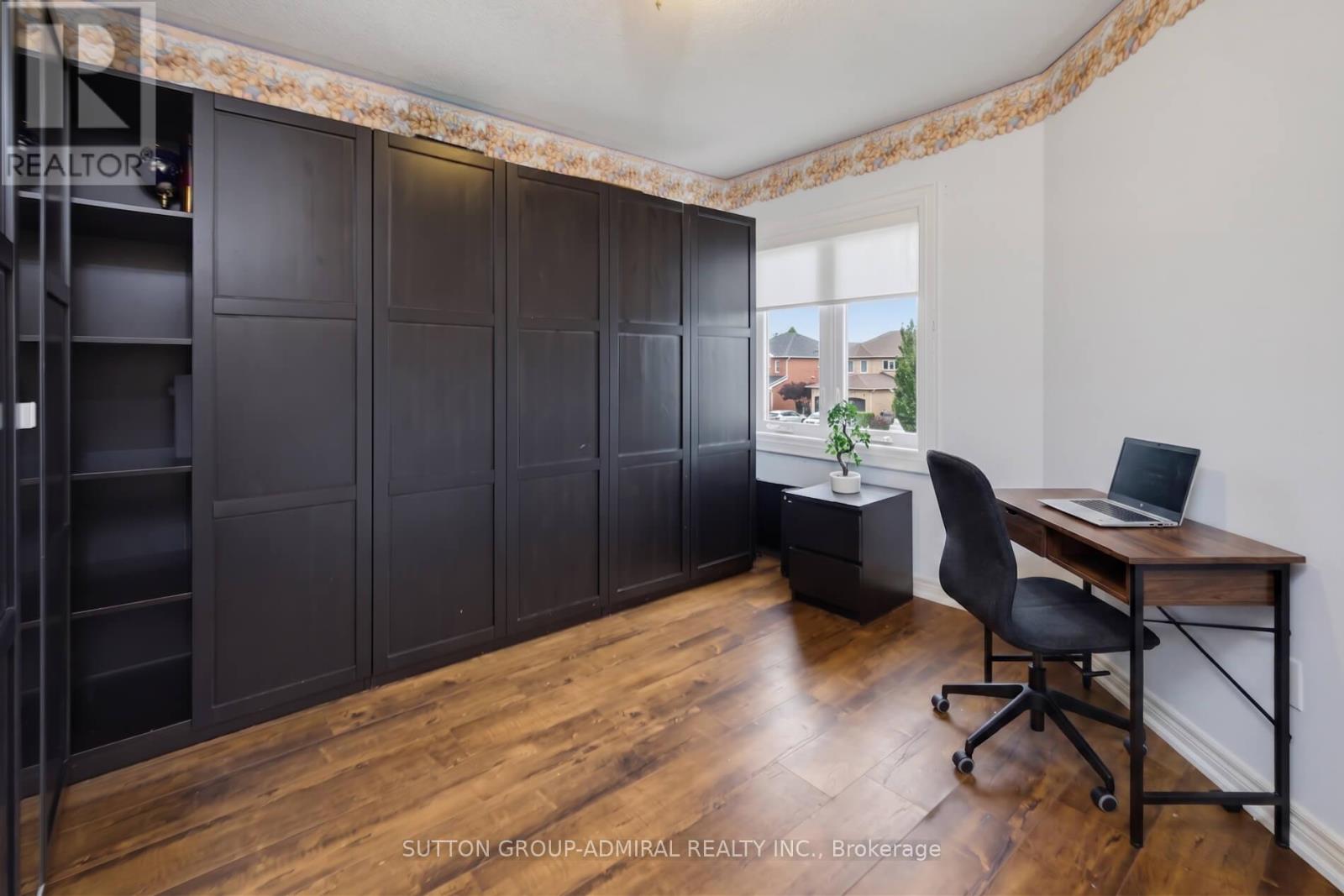 27 PINE HOLLOW CRESCENT - 23
