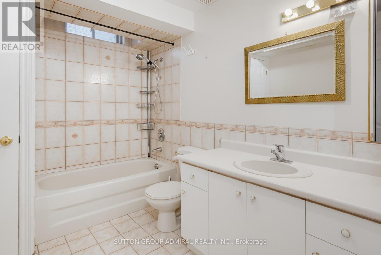27 PINE HOLLOW CRESCENT - 24