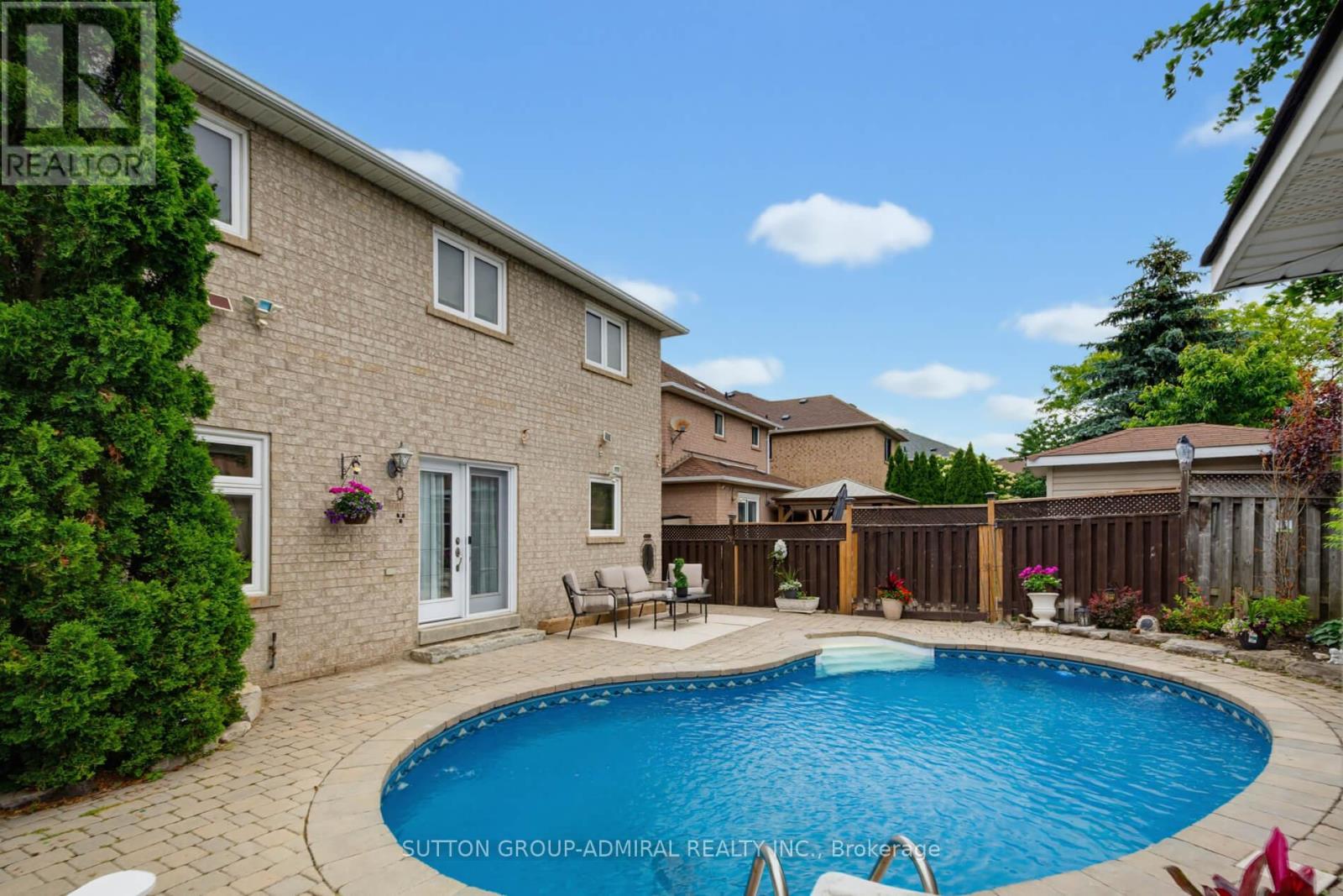 27 PINE HOLLOW CRESCENT - 28