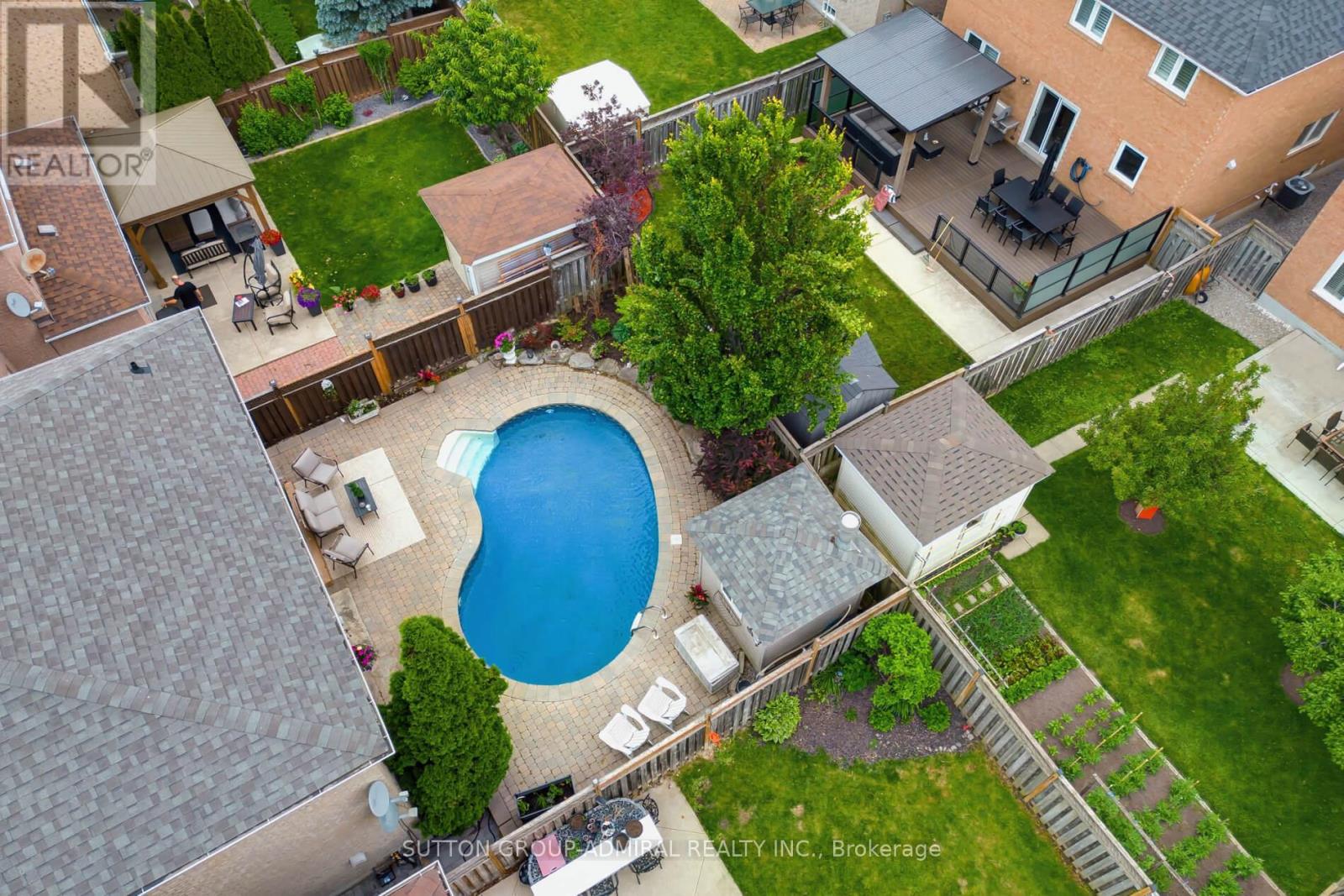 27 PINE HOLLOW CRESCENT - 29