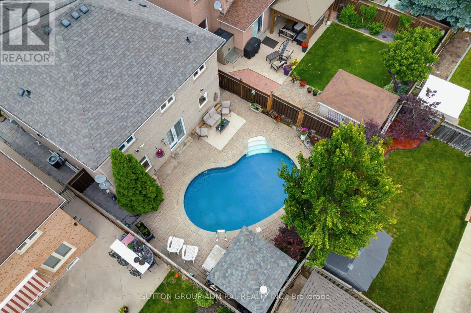 27 PINE HOLLOW CRESCENT - 31