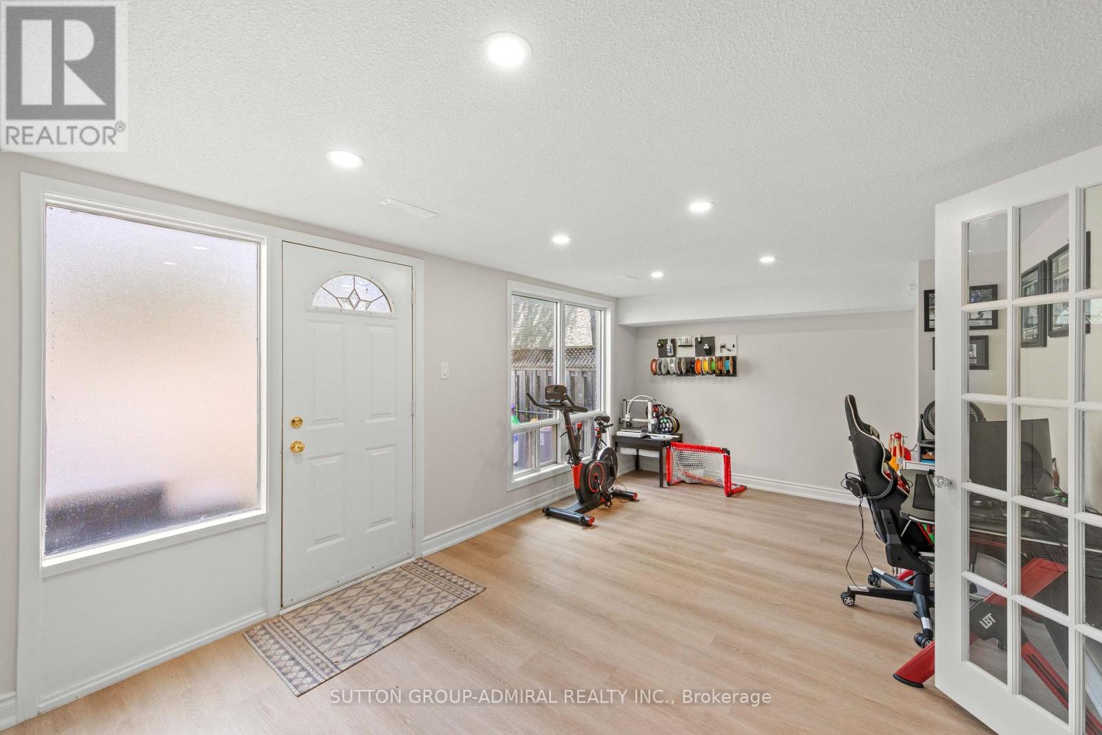 #7 45 POPLAR CRESCENT N - 12
