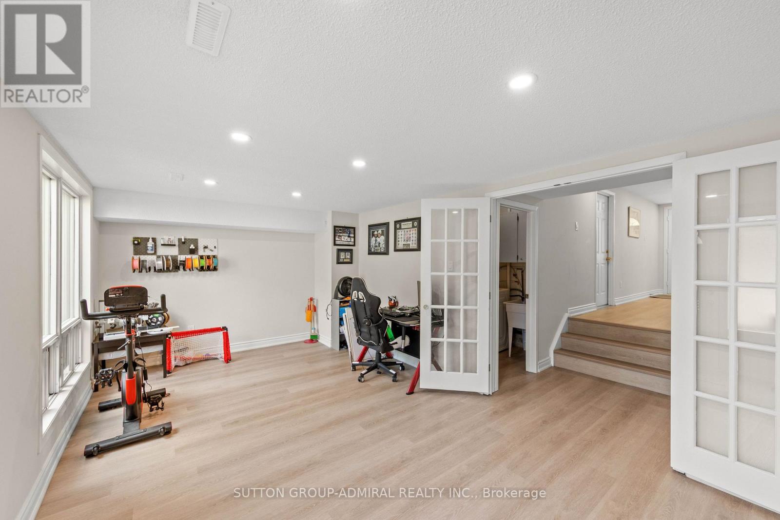 #7 45 POPLAR CRESCENT N - 13