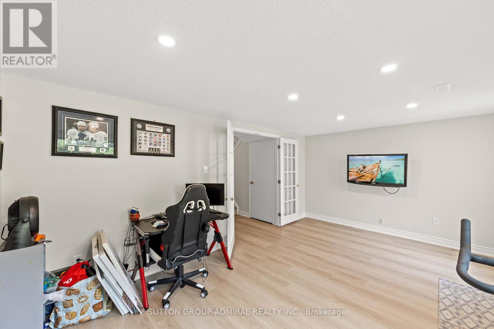 #7 45 POPLAR CRESCENT N - 14