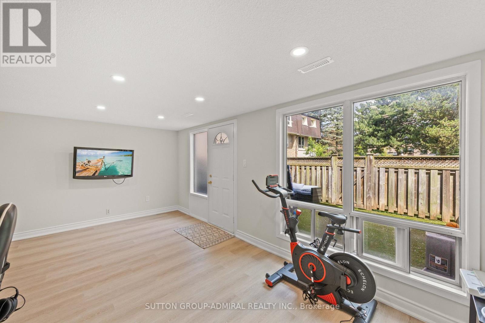 #7 45 POPLAR CRESCENT N - 16