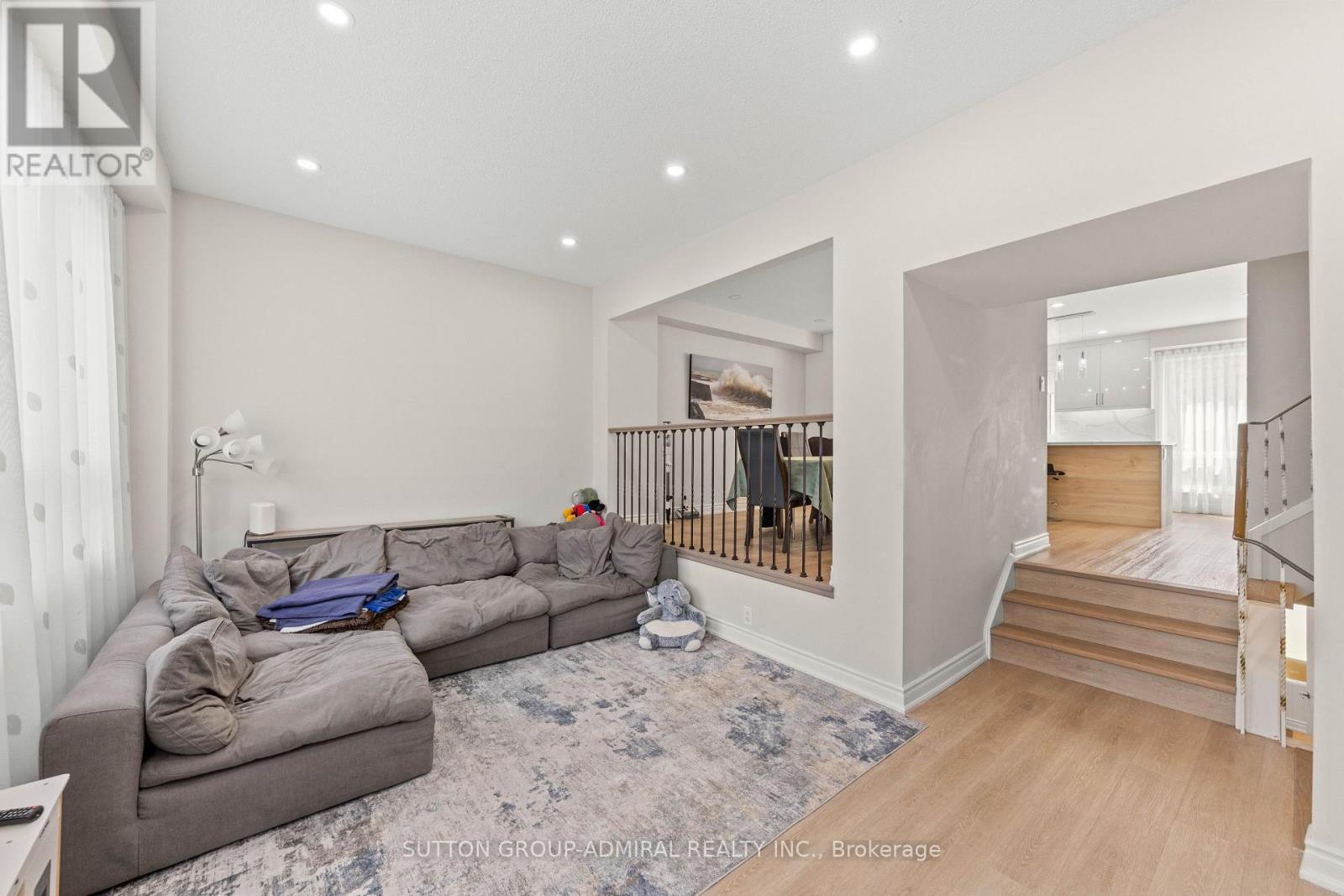 #7 45 POPLAR CRESCENT N - 21