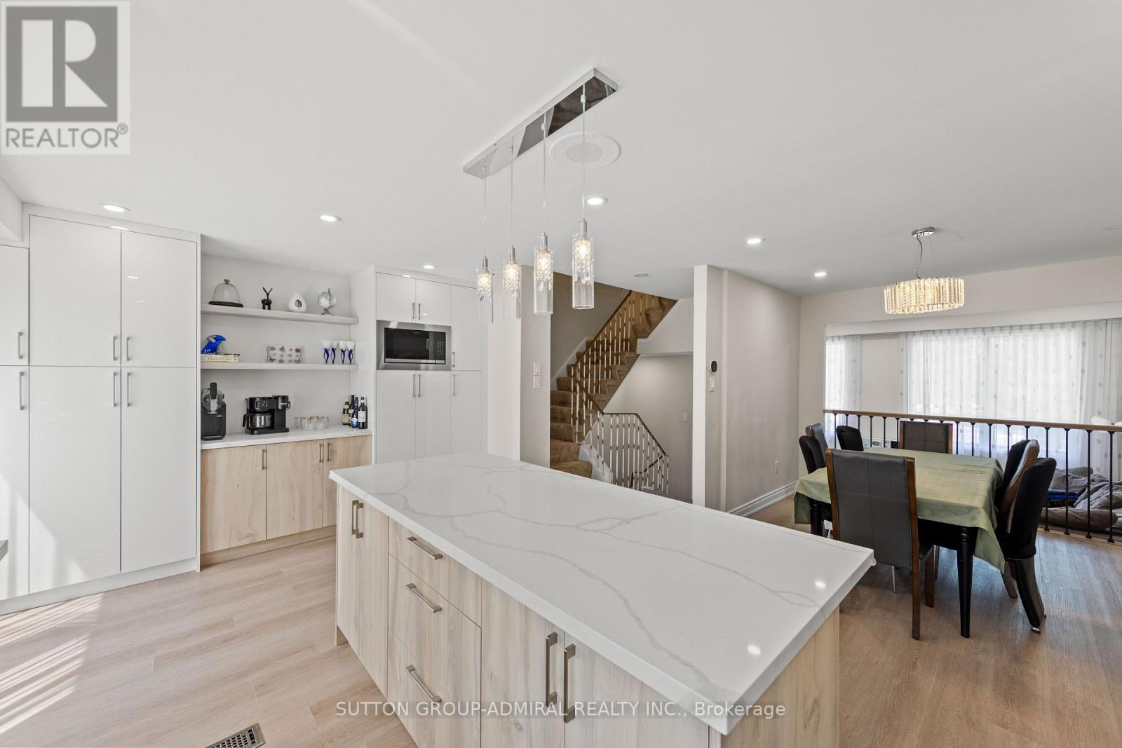 #7 45 POPLAR CRESCENT N - 27