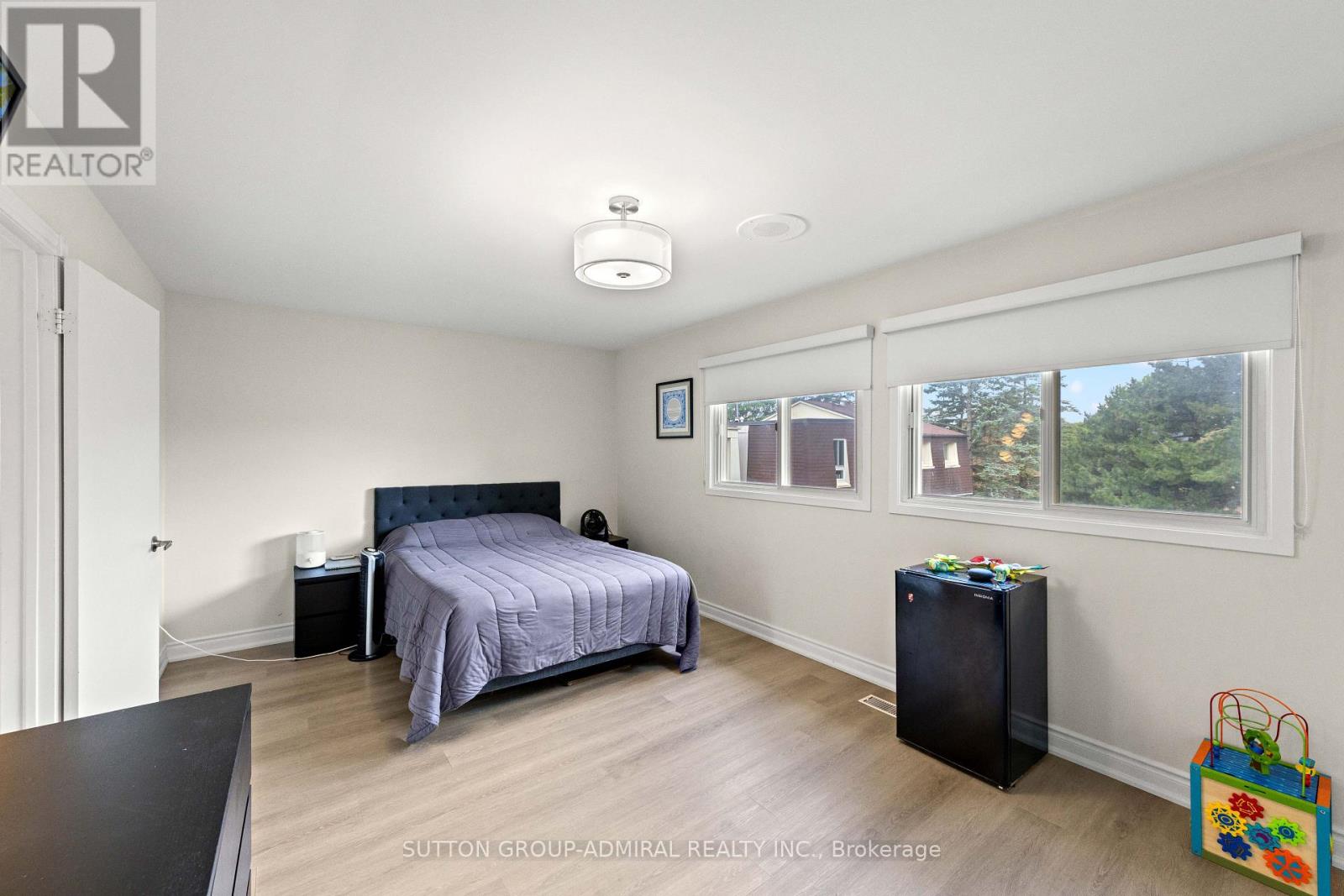#7 45 POPLAR CRESCENT N - 36
