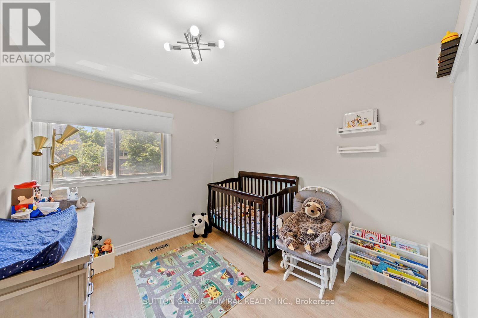 #7 45 POPLAR CRESCENT N - 42