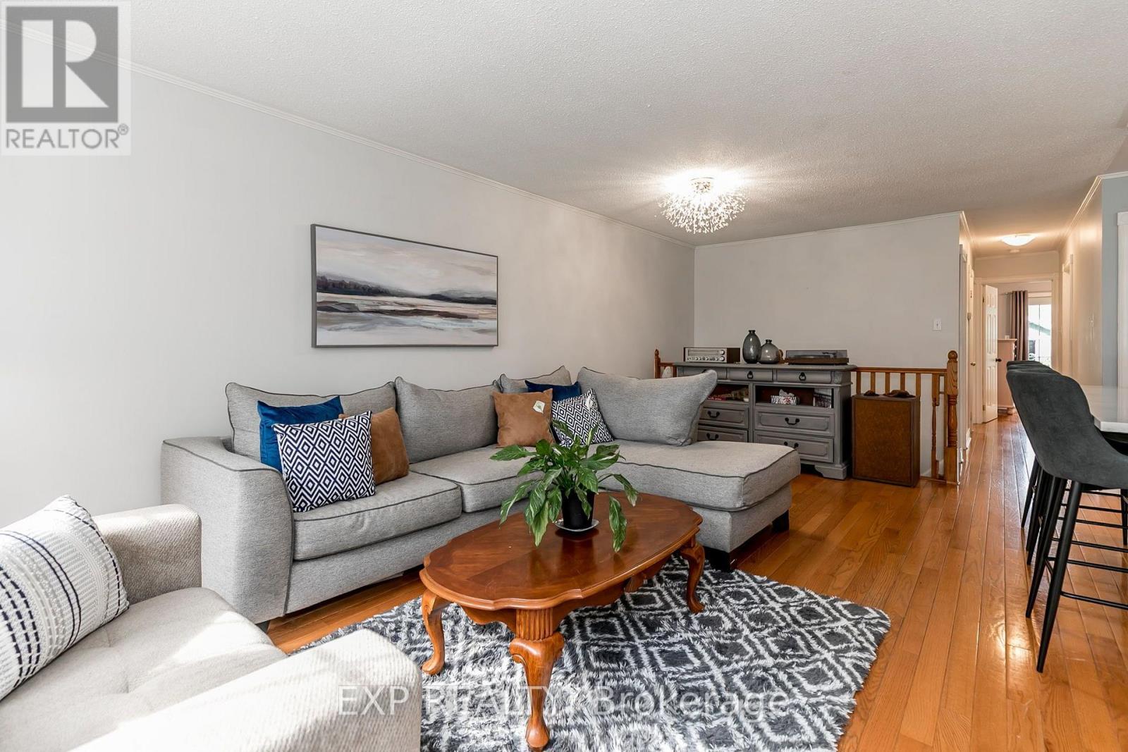 62 COURTICE CRESCENT - Image 7