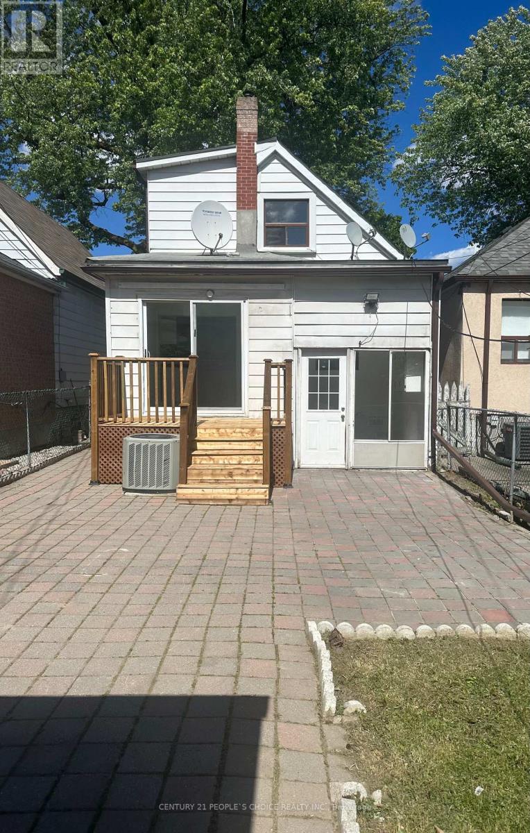98 CHAMBERS AVENUE - 15