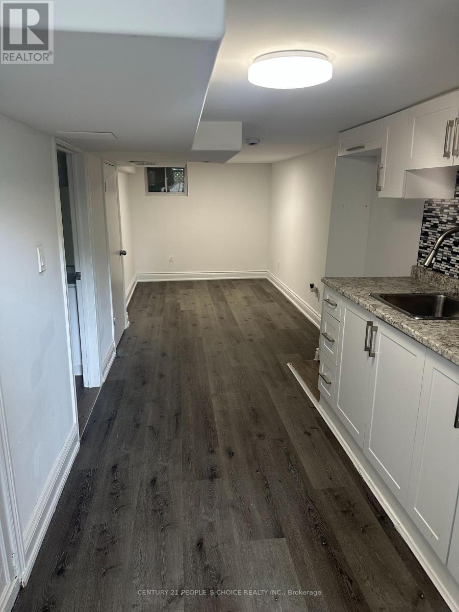 98 CHAMBERS AVENUE - 17