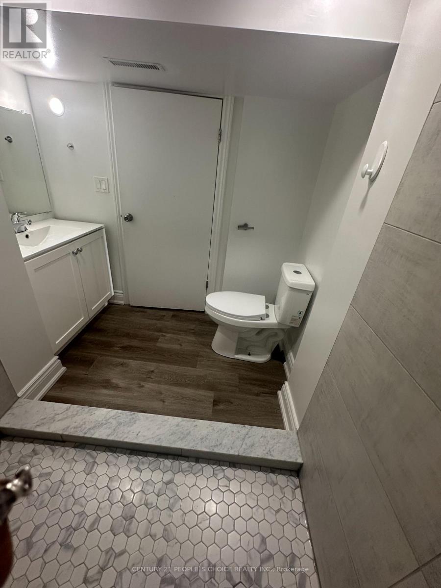 98 CHAMBERS AVENUE - 19