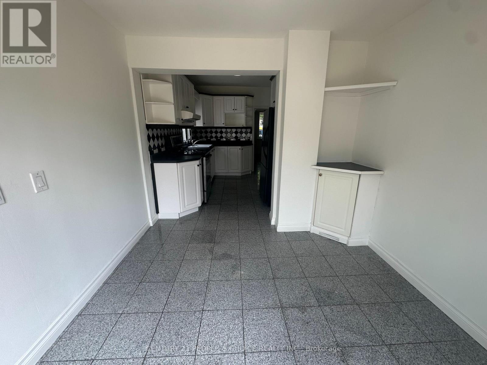 98 CHAMBERS AVENUE - 4