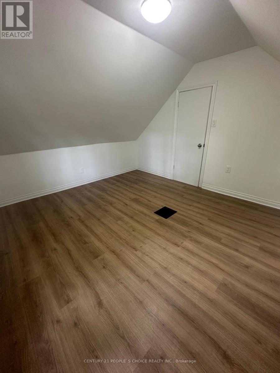 98 CHAMBERS AVENUE - 12