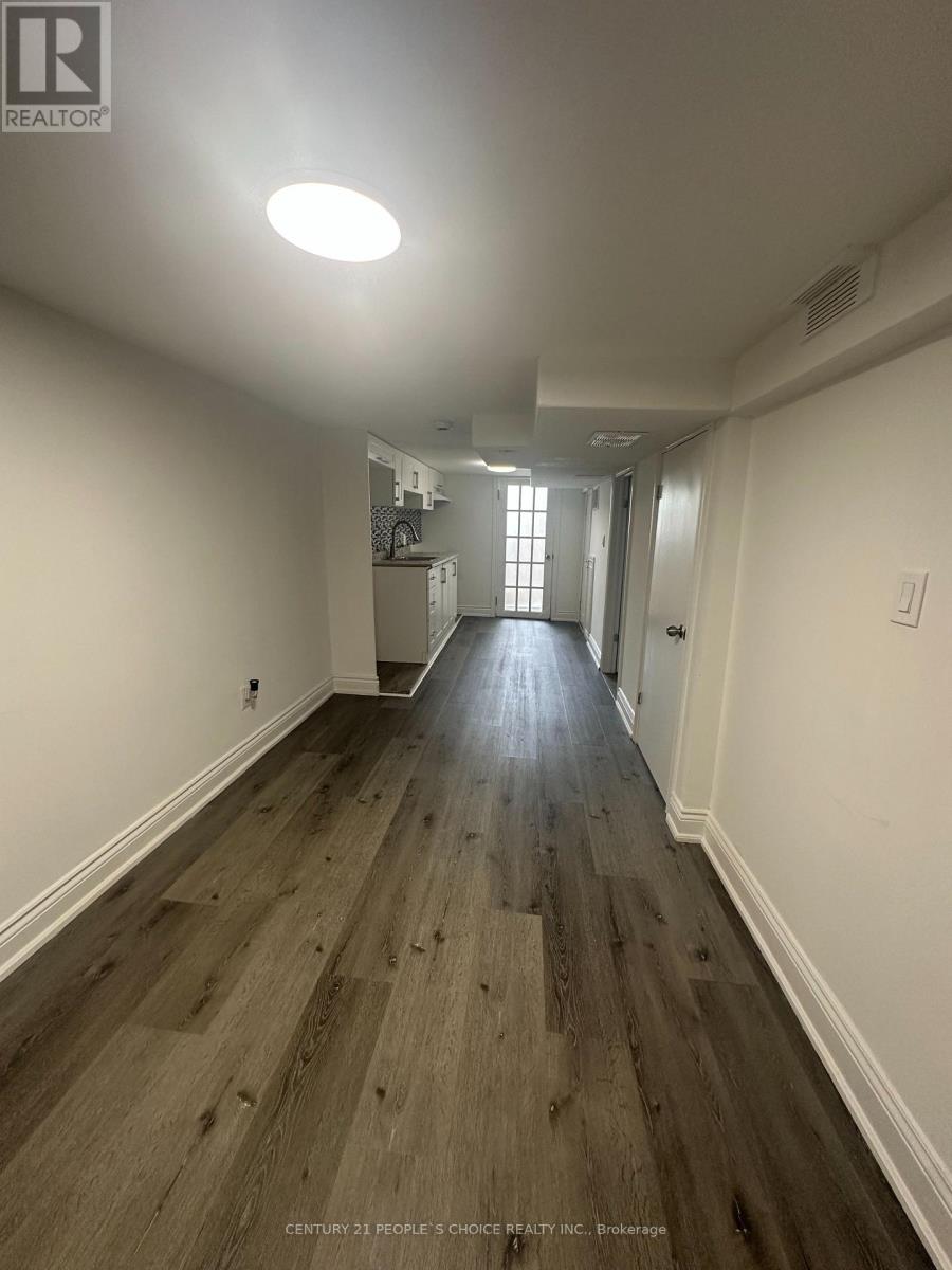 98 CHAMBERS AVENUE - 16