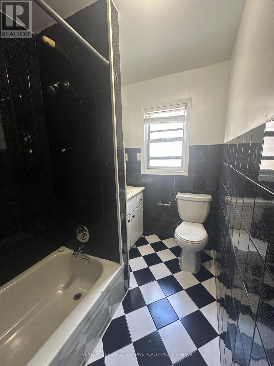 98 CHAMBERS AVENUE - 7