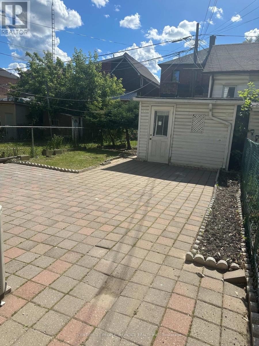 98 CHAMBERS AVENUE - 14