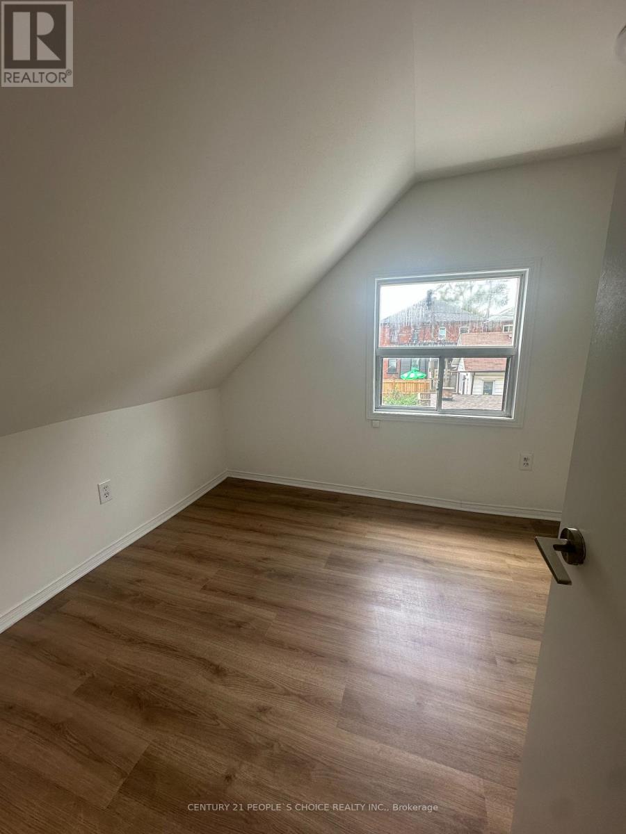 98 CHAMBERS AVENUE - 9