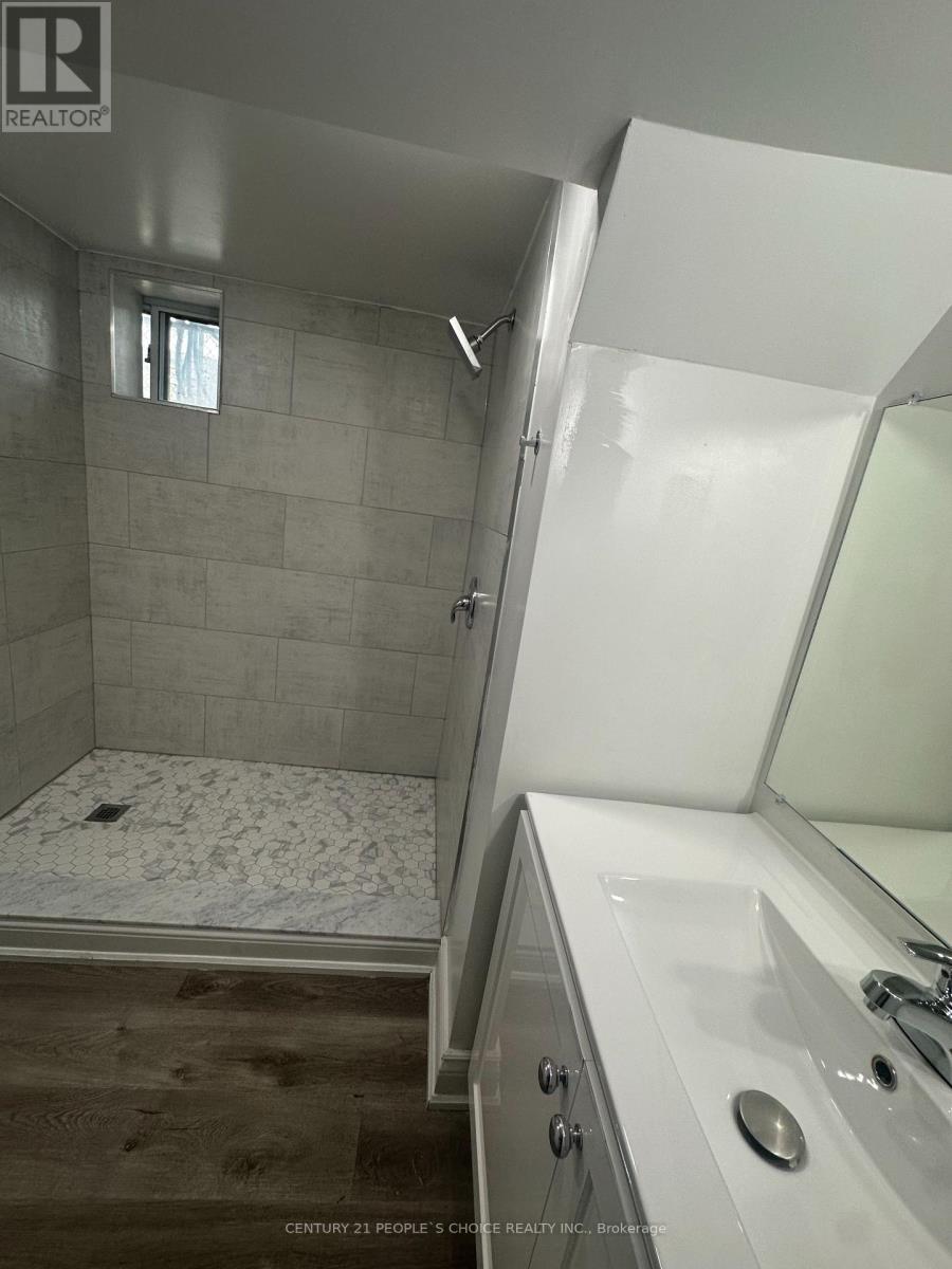 98 CHAMBERS AVENUE - 18