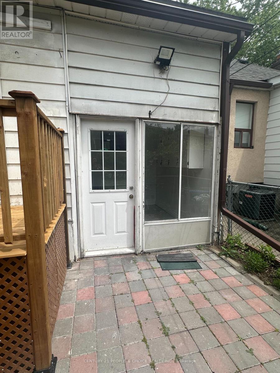 98 CHAMBERS AVENUE - 20