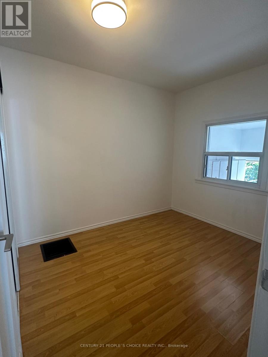 98 CHAMBERS AVENUE - 5