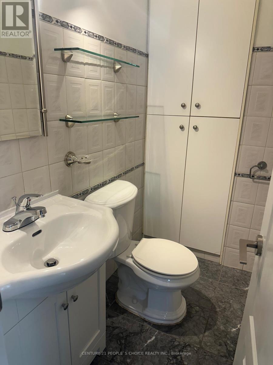 98 CHAMBERS AVENUE - 8