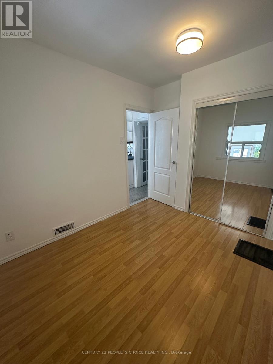 98 CHAMBERS AVENUE - 6