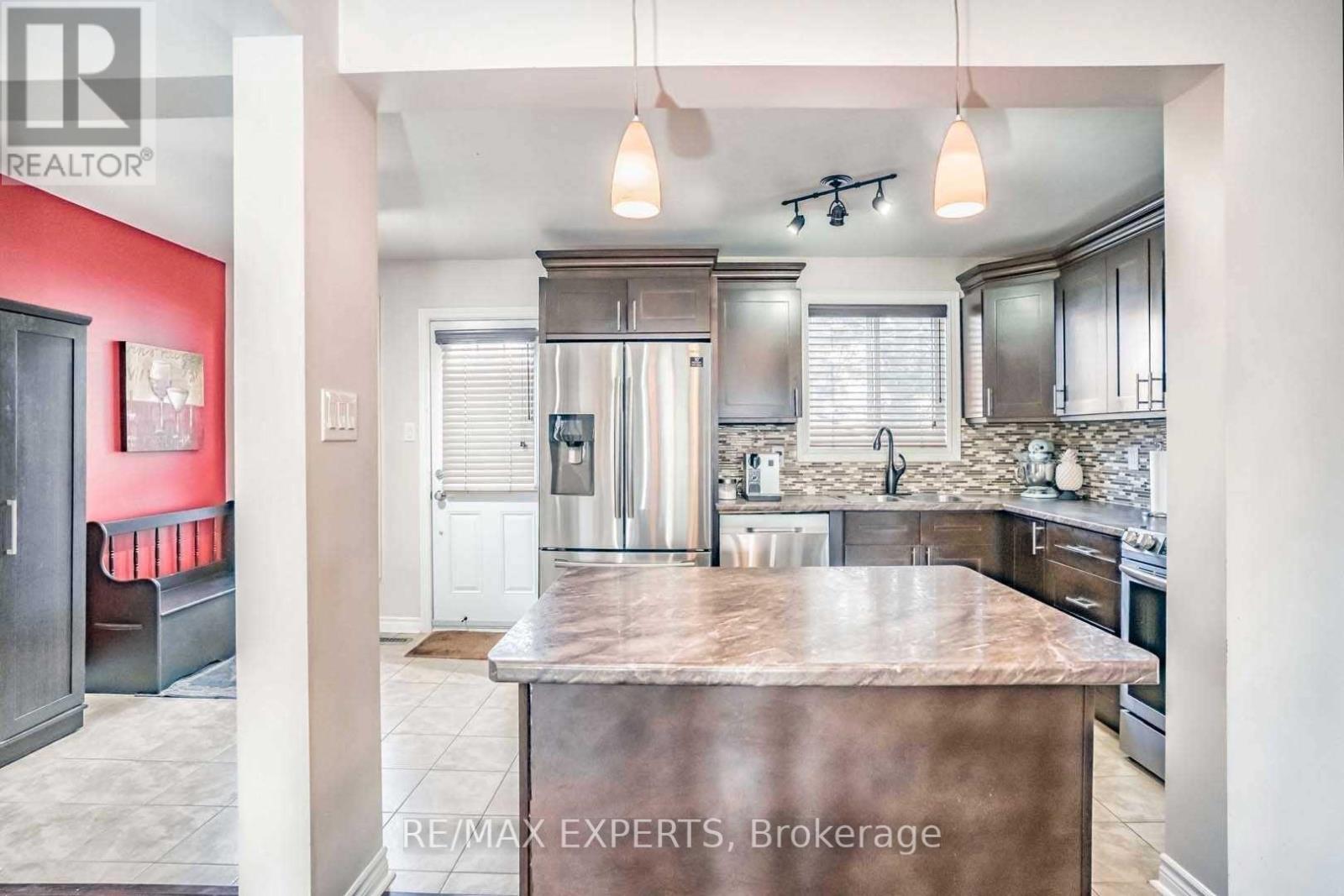 101 MORLEY CRESCENT - 11