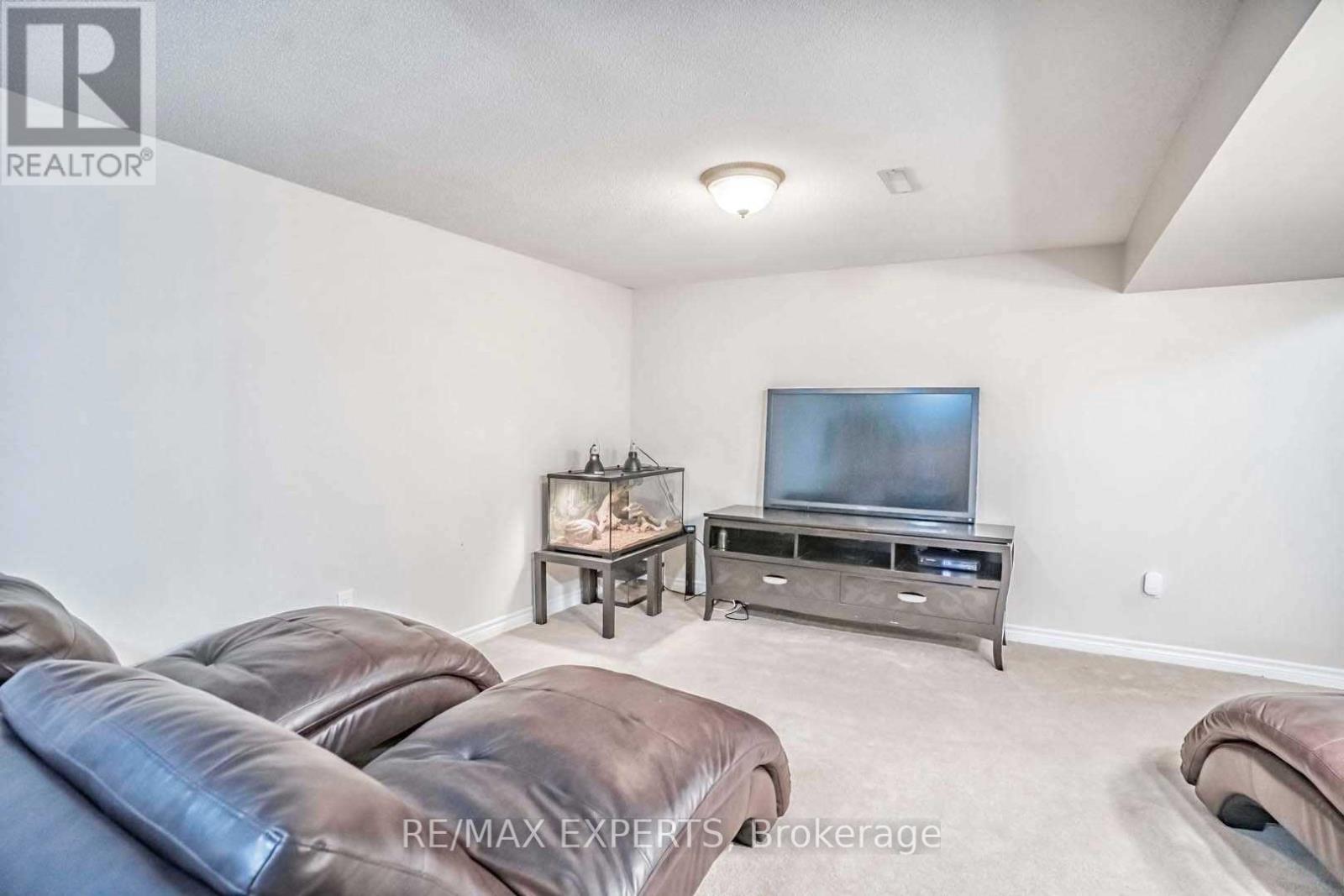 101 MORLEY CRESCENT - 5