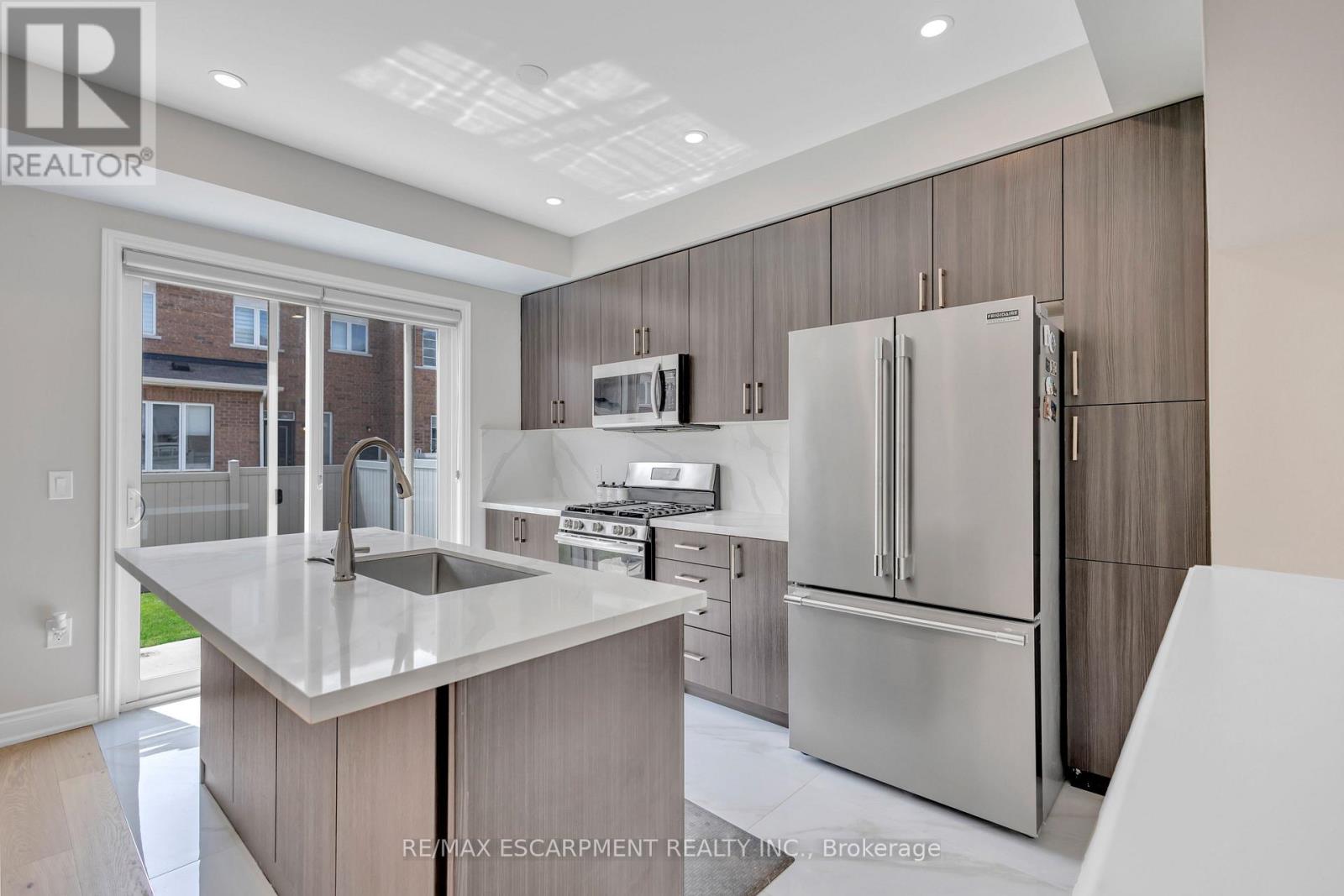 1454 CHRETIEN STREET - 10