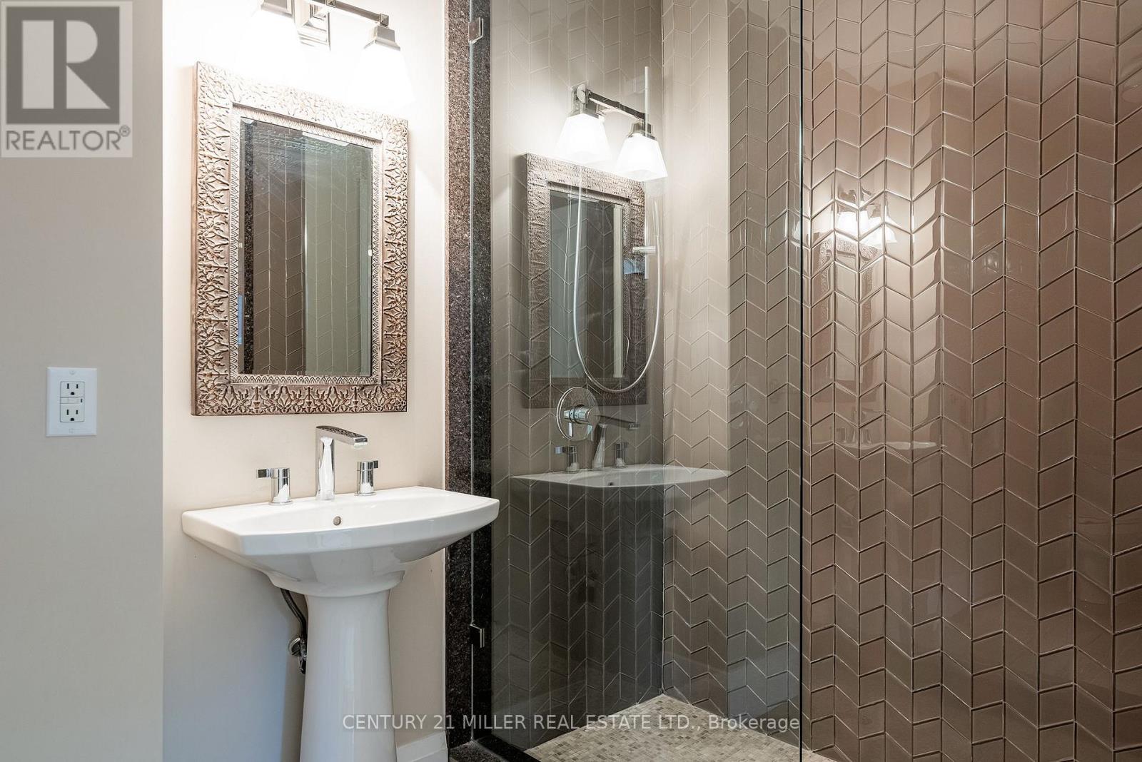 376 WEDGEWOOD DRIVE - 37