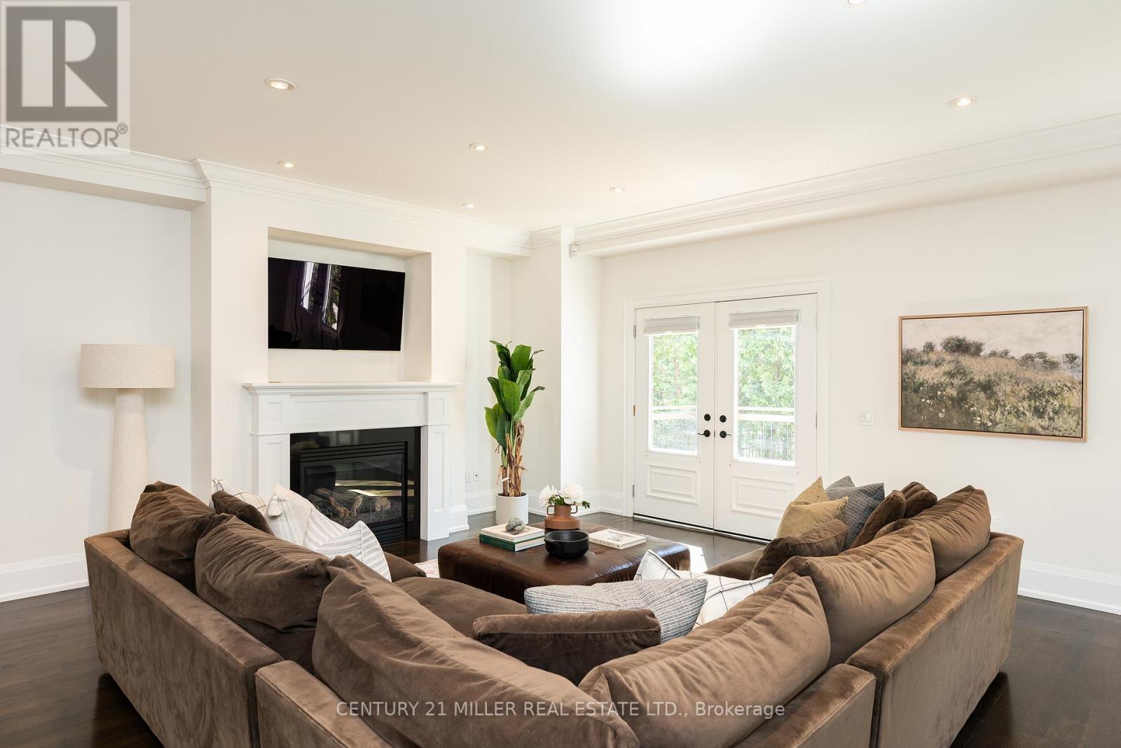 376 WEDGEWOOD DRIVE - 9