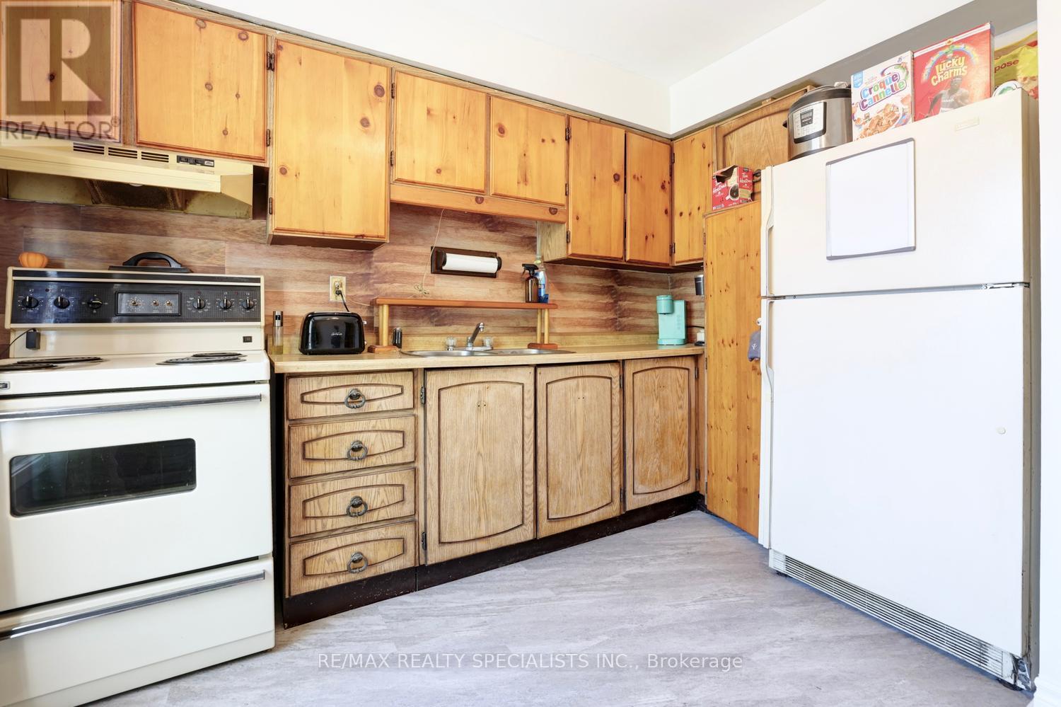 #30 2445 HOMELANDS DRIVE - 13