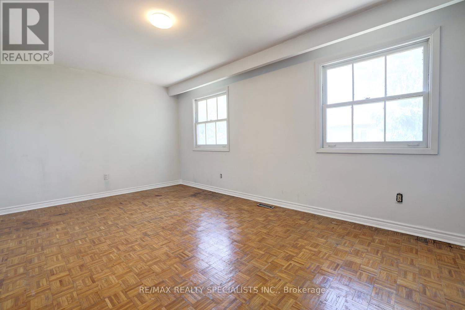 #30 2445 HOMELANDS DRIVE - 17