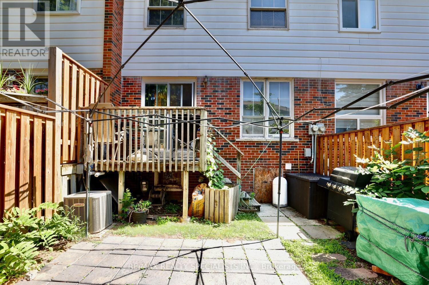 #30 2445 HOMELANDS DRIVE - 26