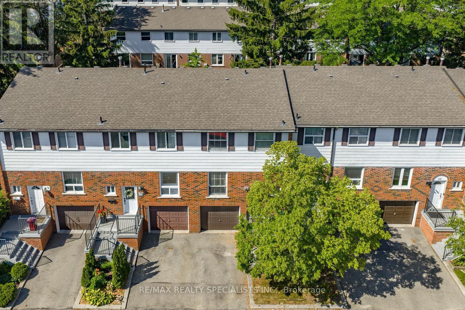 #30 2445 HOMELANDS DRIVE - 3