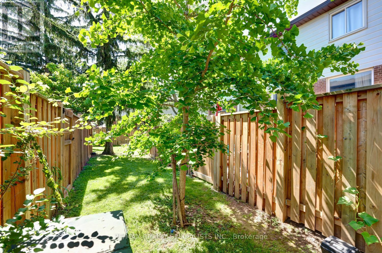 #30 2445 HOMELANDS DRIVE - 30