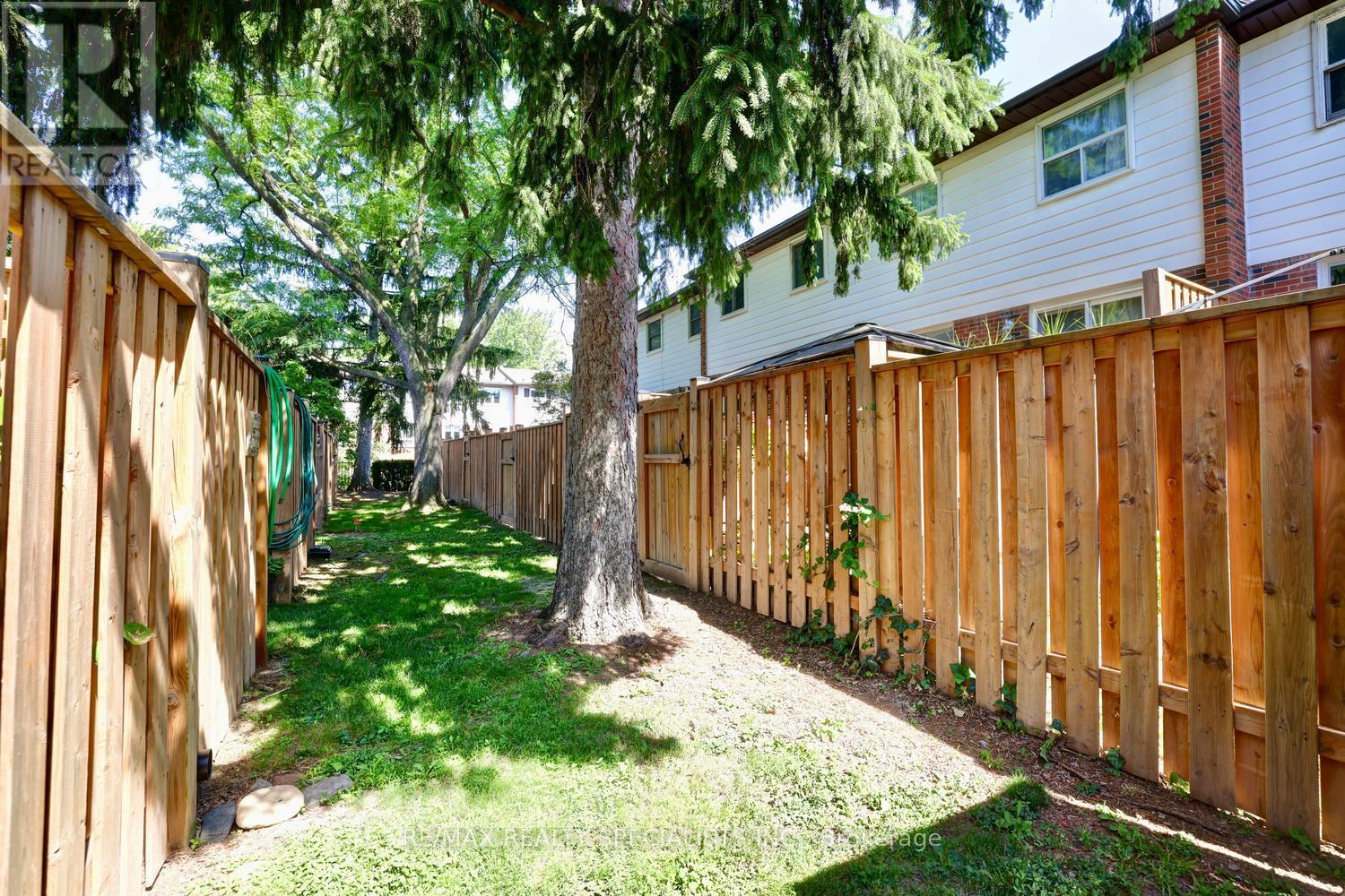 #30 2445 HOMELANDS DRIVE - 31