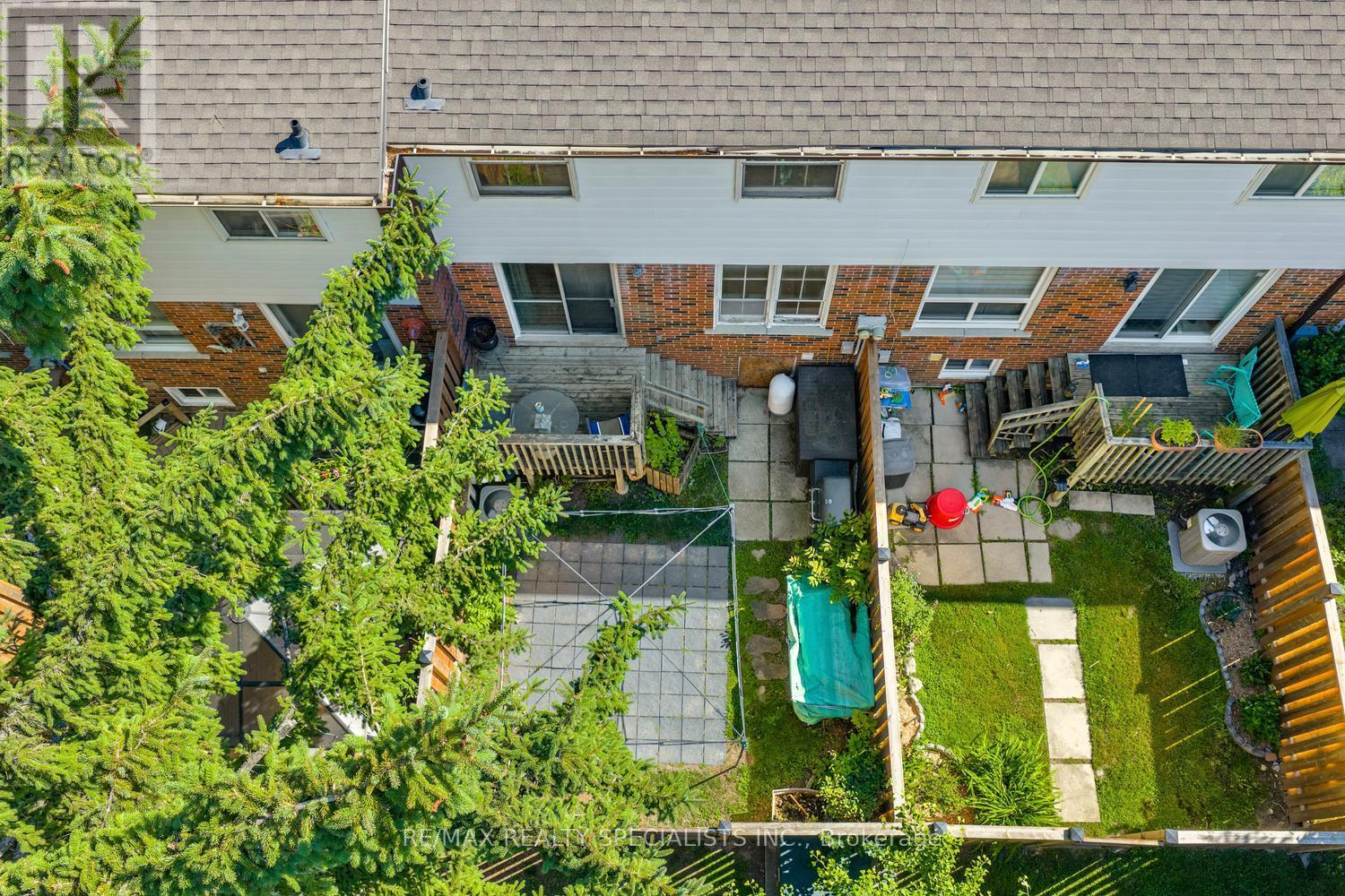 #30 2445 HOMELANDS DRIVE - 32