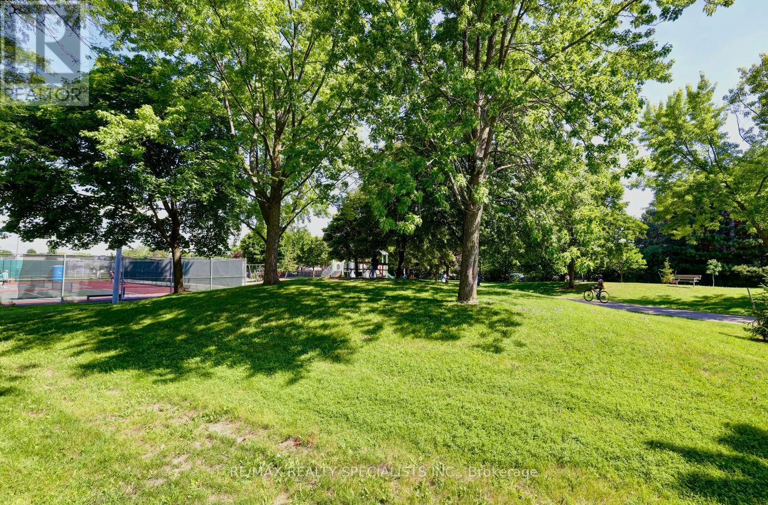 #30 2445 HOMELANDS DRIVE - 36